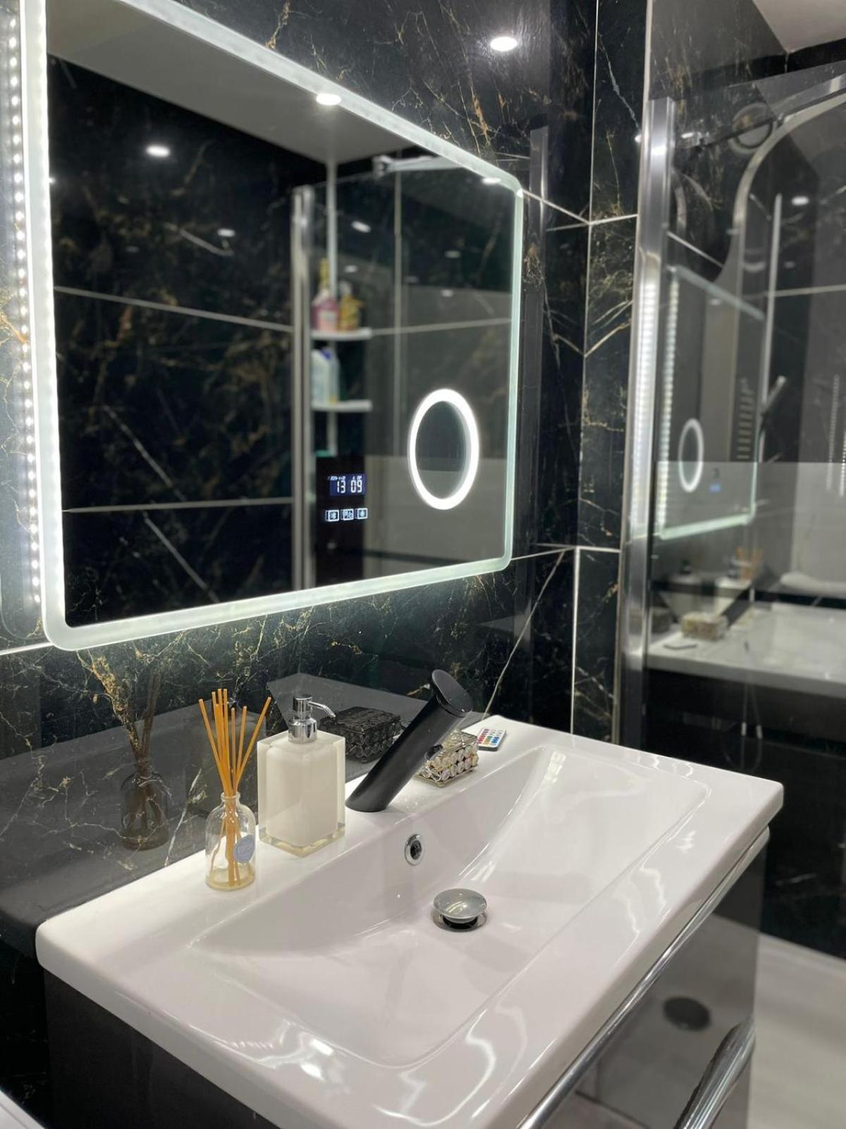 Place Privee/Le Marbre/Moderne/60M2 Annemasse Buitenkant foto